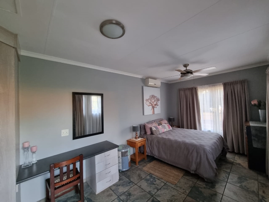 5 Bedroom Property for Sale in Mooinooi North West